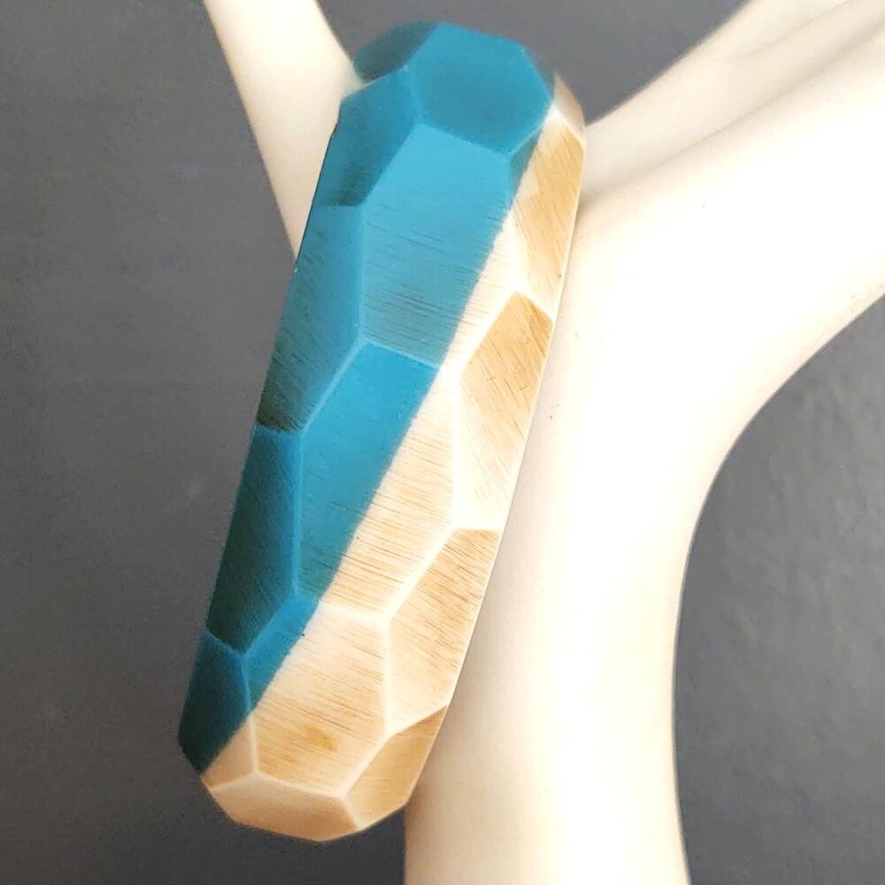 Blue and beige faceted resin bangle